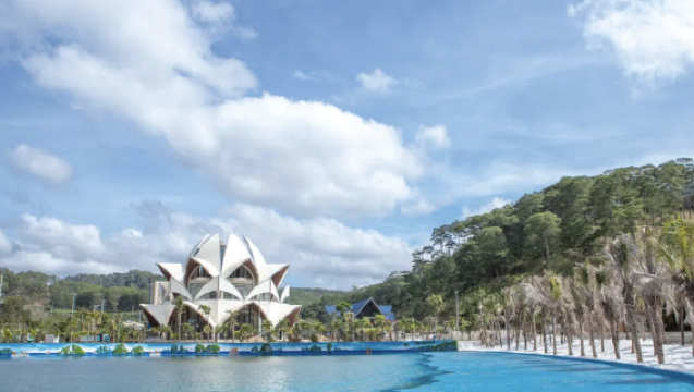 Dalat Cau Dat Tea Village Waterfall & Theme Park Admission Ticket