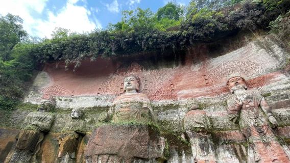 Pakej Sewaan Kenderaan Persendirian Sehari ke Buddha Gergasi Leshan + Oriental Buddha Capital dari Chengdu - Menikmati Seni Ukiran Batu dan Gua Buddha