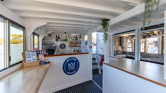 Noosa Queen Seafood Lunch - Complimentary drink on arrival