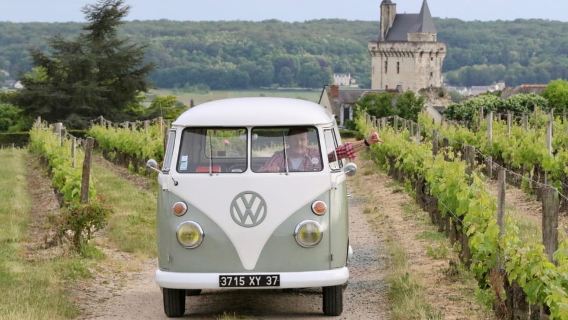 Chinon Vintage Tour : Visitez la ville à bord d'un Combi VW