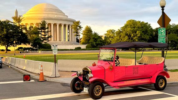 ワシントンD.C.：ビンテージクラシックカーで巡る昼と夜のVIPツアー