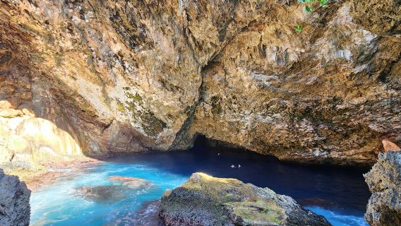 Pengalaman snorkeling di Gua Biru Grotto Saipan