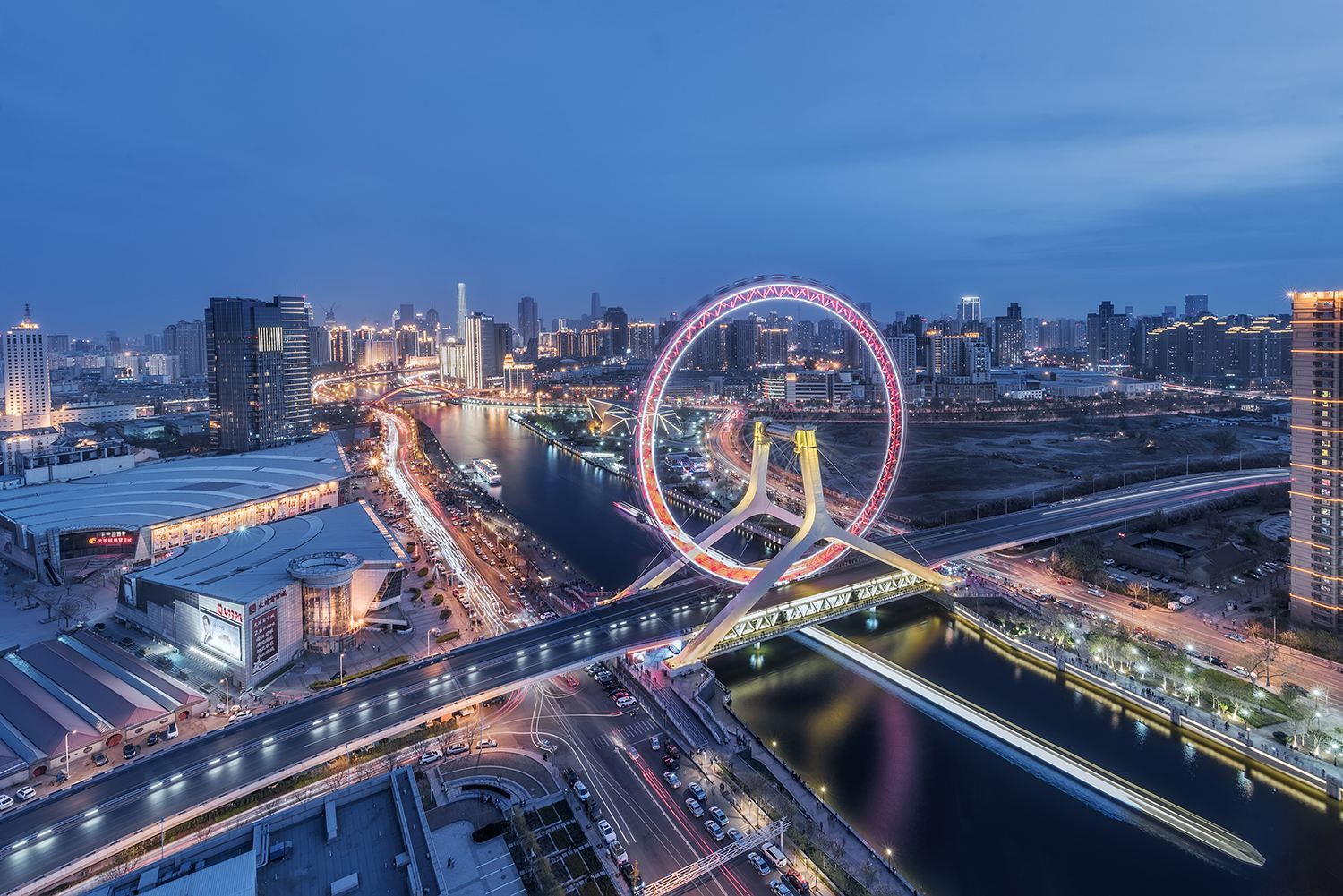 Tour di un giorno all'Occhio di Tianjin, Piazza dell'Orologio del Secolo, Ponte della Liberazione e tour notturno | Tour privato con biglietti inclusi