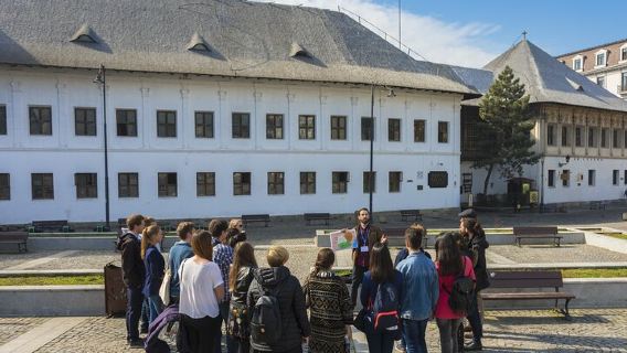 Bucharest Essential Tour: Old Town, Calea Victoriei & Communism