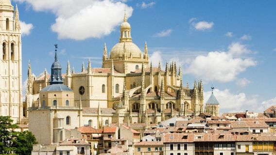 Ávila & Segovia: ทริปวันเดียวจากมาดริด + เข้าชมพระราชวัง Alcázar of Segovia (ไม่บังคับ)