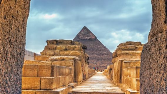 Cairo Day Tour to the Pyramids, Egyptian Museum, and Khan El Khalili Bazaar