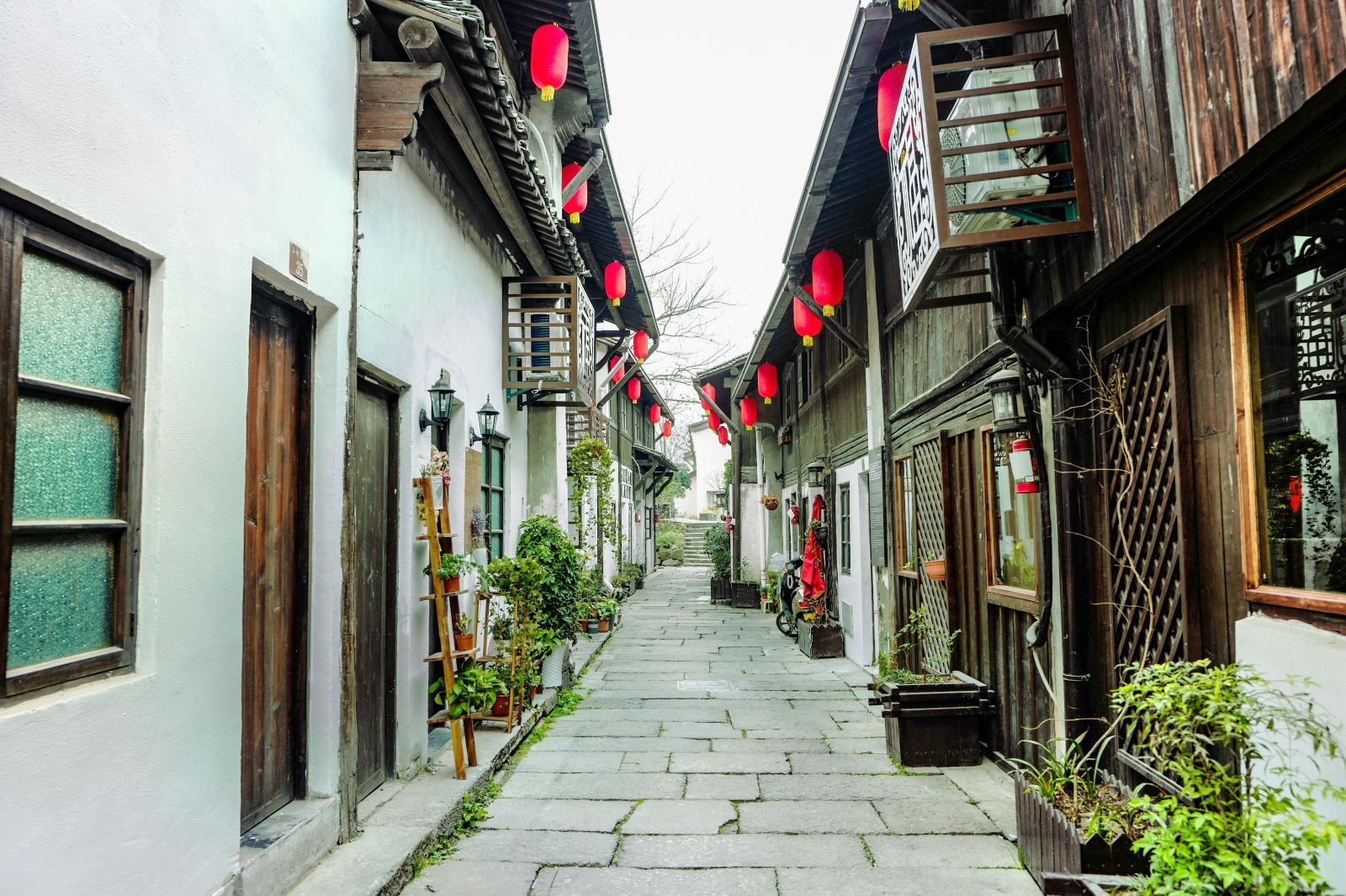 Visite guidée en français, anglais, russe, japonais, coréen et allemand du pont Gongchen, de la rue Xiahe Zhijie, de la rue Dadou et de la rue gastronomique Shengli à Hangzhou