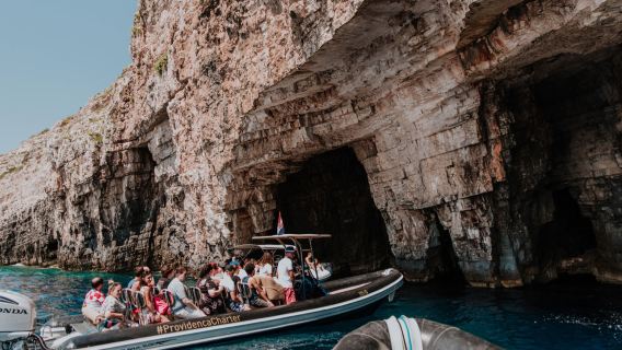 Excursion sur 5 îles à Split en Croatie (découverte de la Grotte Bleue, du Lagon Bleu, des falaises et des châteaux anciens)