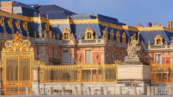 Palace of Versailles & Gardens: Trianon Estate + Bike Tour