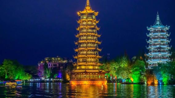 Guilin + Solitary Beauty Peak Prince City Scenic Area + Reed Flute Cave + Two Rivers and Four Lakes Night Tour (City Transfers/English-Speaking Driver Guide)