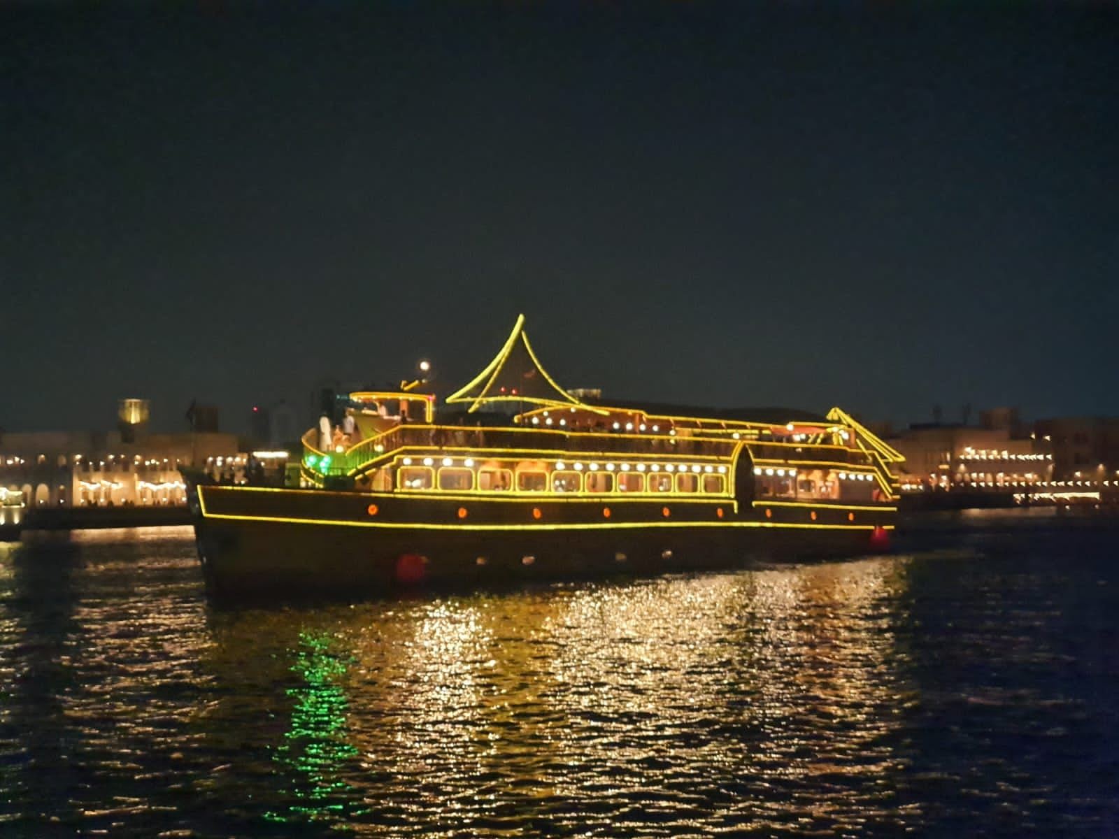 Crociera serale sul canale di Dubai con vista sul Burj Khalifa