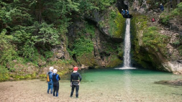 Bled: Avventura di Canyoning nel Parco Nazionale del Monte Tricorno con Foto