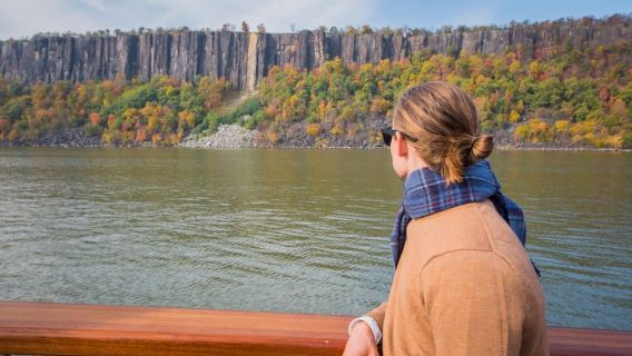 NYC: Yachttour durch das Herbstlaub des Hudson River