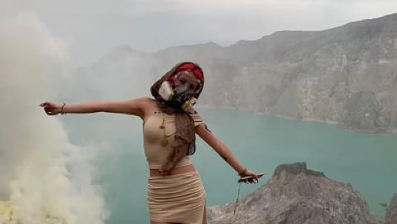 Ijen Crater : Blue Flame, Sunrise, and Sulfur Miners Trek