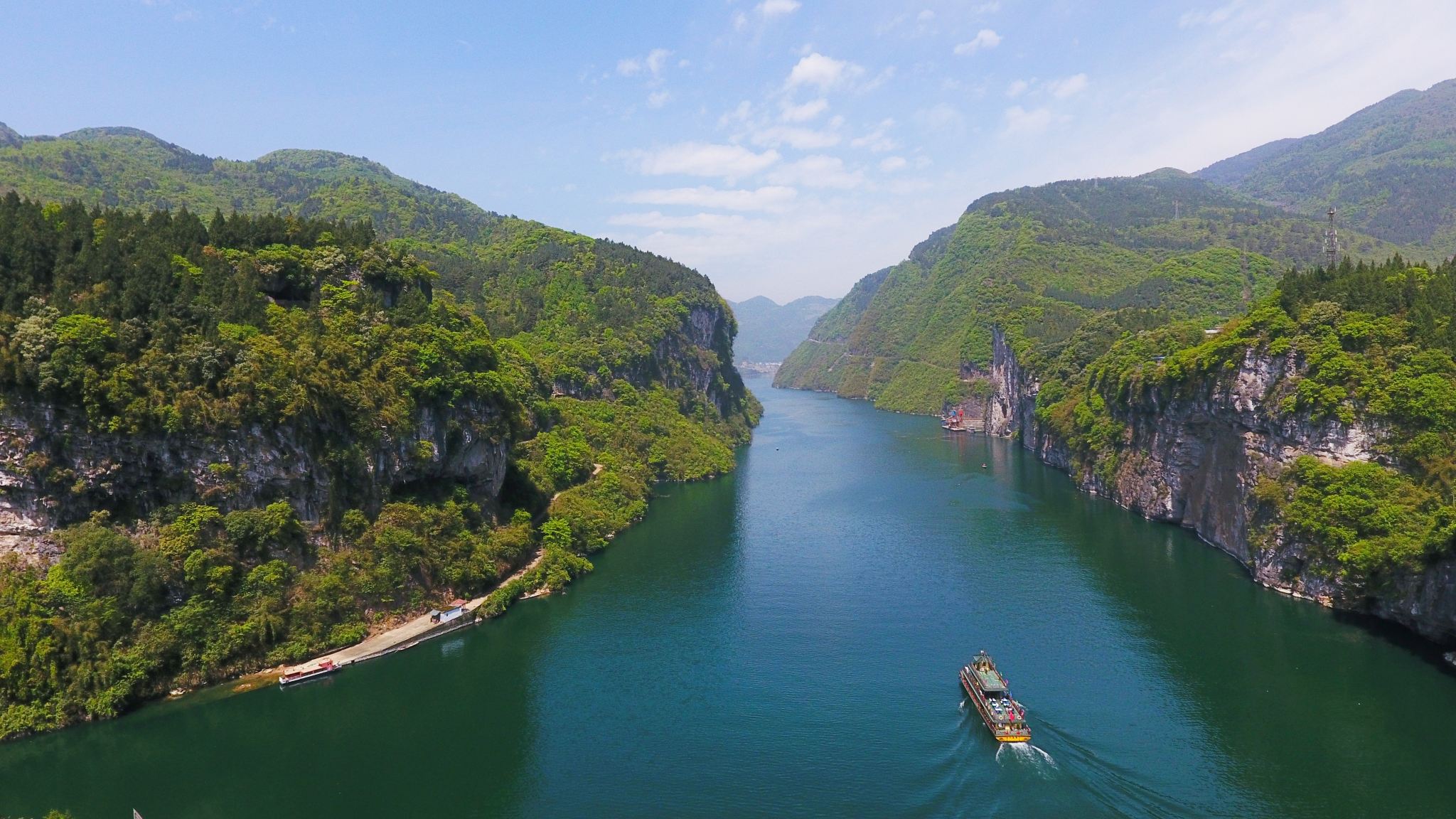 Tour privato di un giorno al Ponte Naturale dei Tre Archi di Wulong + Città di Chiyou Jiuli + Crociera alla Galleria del Fiume Wu (Gaogu)