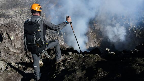 Catania: Trekking guidato ai crateri sommitali dell'Etna