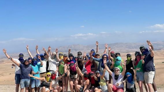Marrakech: cena con espectáculo, paseo en camello y 1 hora en buggy por el desierto de Agafay.