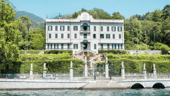 From Lecco: Lakeside Villas Entry Tickets with Ferries