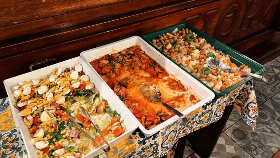 Dịch vụ đặt chỗ nhà hàng nổi tiếng La Hora Feliz tại Milan, Ý