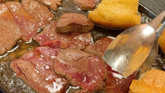 Servizio di prenotazione ristorante popolare Nusr-et Steakhouse Kapalicarsi a Istanbul, Turchia