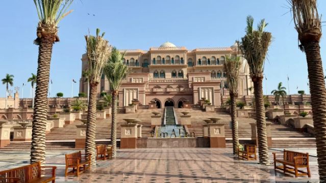 阿聯酋阿布達比包車一日遊【10 小時-2-6 人小團-中文司導】