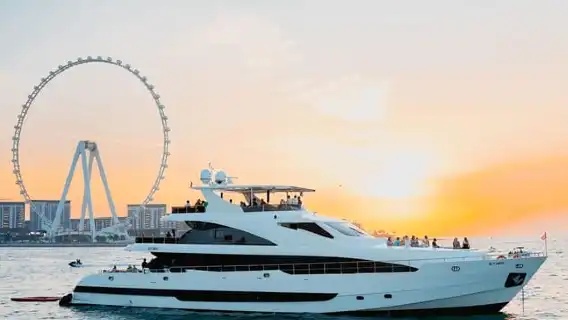 杜拜：豪華超級遊艇，附設游泳池，並可選配開放式酒吧