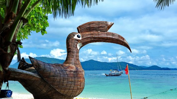 Escursione giornaliera in motoscafo a BANANA Beach con pasto e trasferimento da Phuket