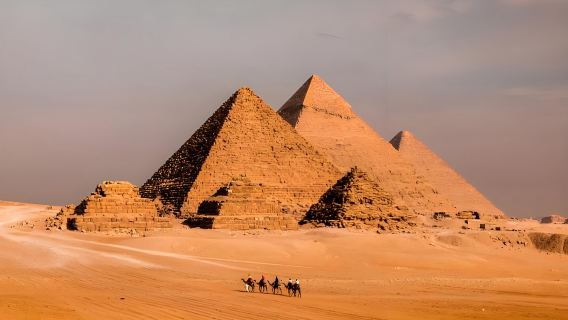 Cairo Classic 4-Sight Day Tour: Pyramids + The Egyptian Museum in Cairo + Khan el-Khalili + Citadel