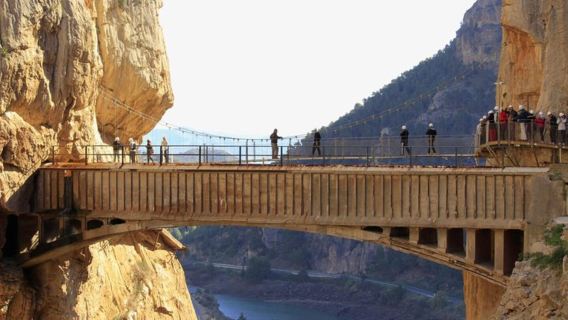 1-day tour of the Spanish King's Trail|Including admission ticket+ guide|Challenge the thrilling cliff walk