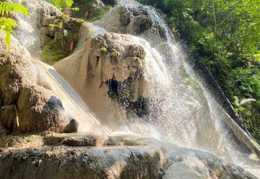 STICKY Waterfall halfday tour with option ANGLE LAND/ WAT BANDEN/ CAFE ELEPHANT