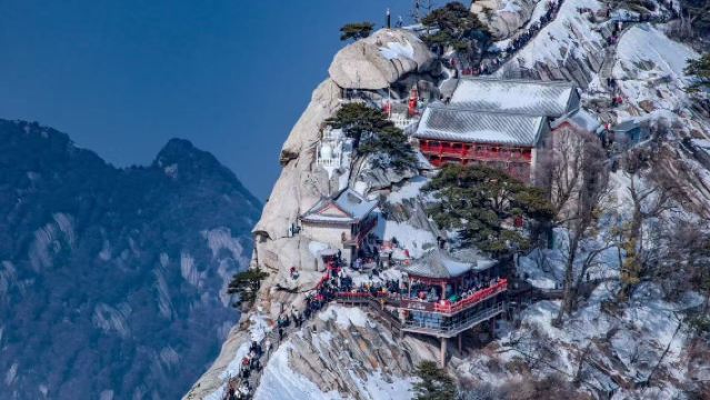 Lawatan Sehari ke Gunung Huashan [Pengangkutan pagi dalam lingkungan tiga bulatan/sarung tangan pendakian percuma/reben doa/air mineral]