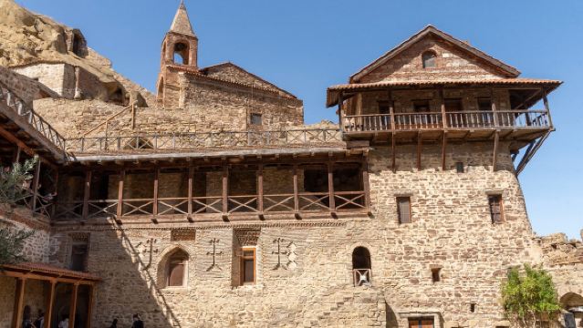 Однодневный тур с индивидуальным трансфером/арендой автомобиля с водителем по храмовому комплексу Давид Гареха