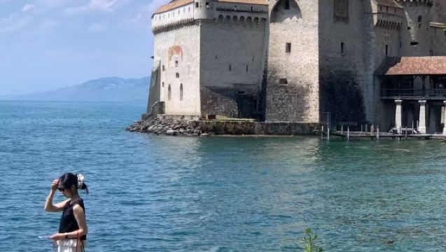 Lawatan Sehari Sewaan Peribadi dari Zurich/Montreux ke Chillon Castle + Bandar Evian, Switzerland / Itinerari Boleh Disesuaikan