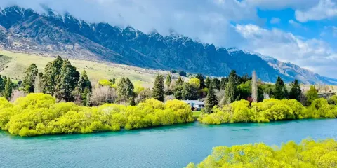皇后鎮花園+伊萬・克拉克畫廊+蒸汽船碼頭+聖彼得教堂中文地陪