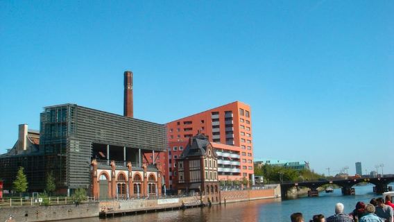 Berlin: 2.5-Hour East Side Boat Cruise with Commentary