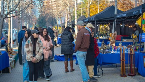 Santiago: Sky Costanera, MUT & Sanhattan District Tour