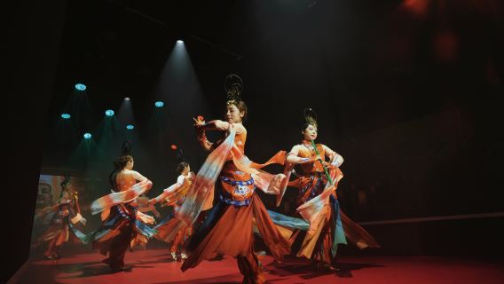 Datong Kuzey Wei Saray Şöleni · Sürükleyici Saray Konukseverliği (Lüks Keyif + Antik Tarz Müzik ve Dans + Saray Ziyafeti + Antik Kıyafet Giyim Deneyimi)