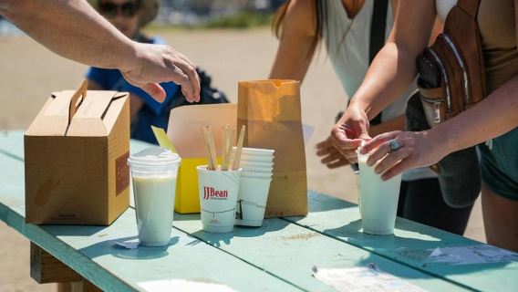 Vancouver: 3-hour Guided Kayak Sightseeing Tour and Coffee on the Beach