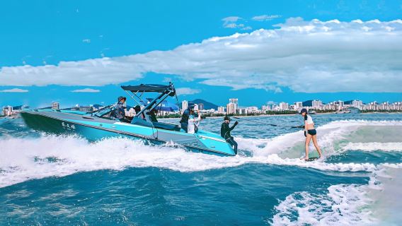萬寧遊艇出海| 網紅動力造浪艇尾波滑浪包船出海+教練1V1+新手包教會+海島式尾波滑浪+提前預約檔期