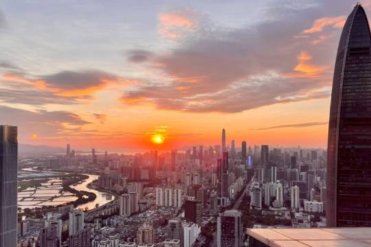 深圳+中英街+金色海岸+大梅沙海濱公園+地王觀光·深港之窗一日遊