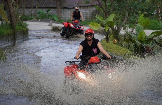 Perjalanan satu hari Kuber ATV + Ayunan Besar + Sawah Terasering + Ubud Palace & Pasar di Bali