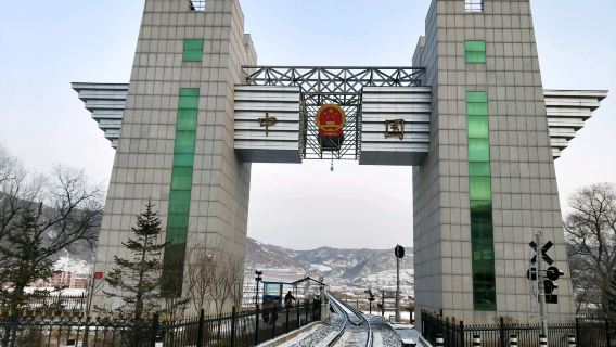 Yanji round-trip Tumen border + College Town Wanghong Wall + Yanji Bridge 1-day tour