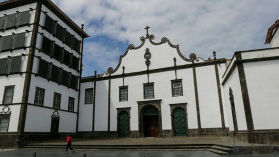 Ponta Delgada: Halbtägige Stadtführung + Transfer