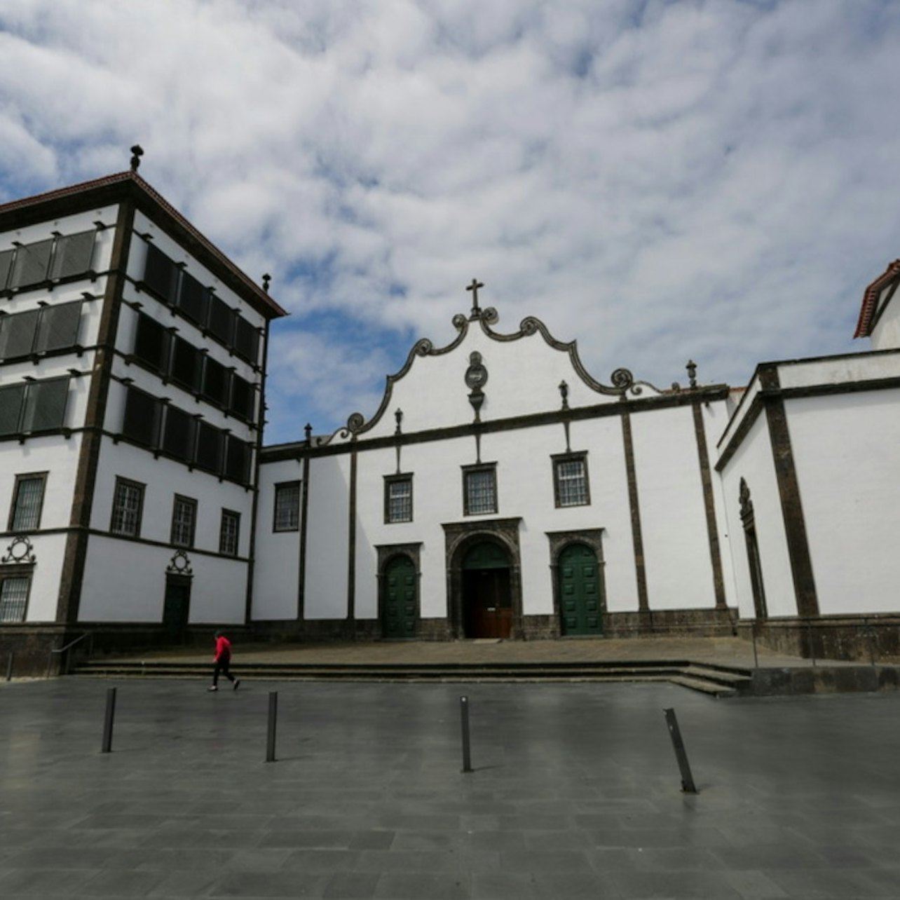 Ponta Delgada: Half-Day Guided City Tour + Transfer