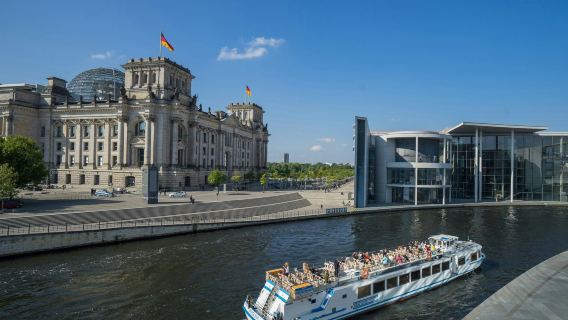 Berlin: 2.5-Hour City & Waterways Tour
