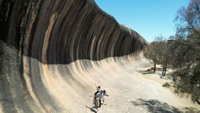 Explore the wonders of nature: Wave Rock + York Town One-Day In-depth Tour