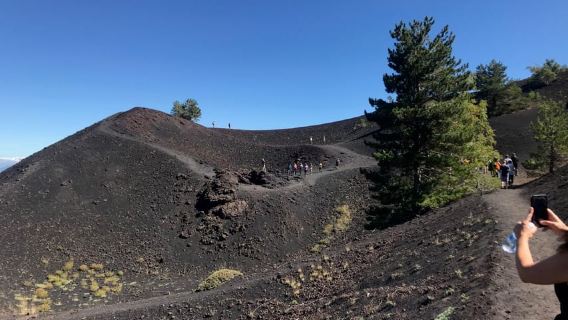เอตนา: ทริปส่วนตัวตอนเช้าด้วยรถขับเคลื่อนสี่ล้อสู่ภูเขาไฟที่ใหญ่ที่สุดในยุโรป