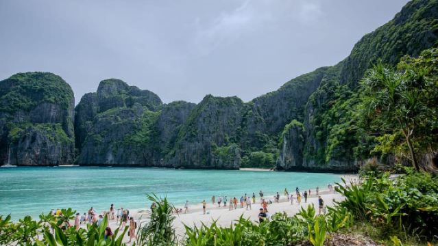Phi Phi: Excursión en lancha rápida a las 7 islas con puesta de sol y avistamiento de plancton.