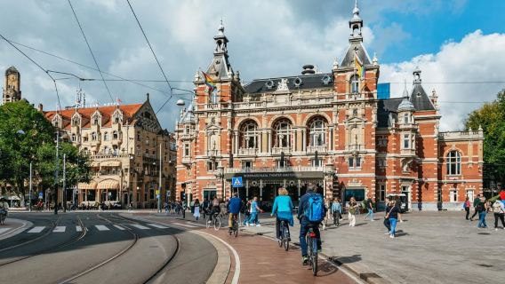 Recorrido en bicicleta por Ámsterdam en grupos pequeños + crucero por los canales opcional