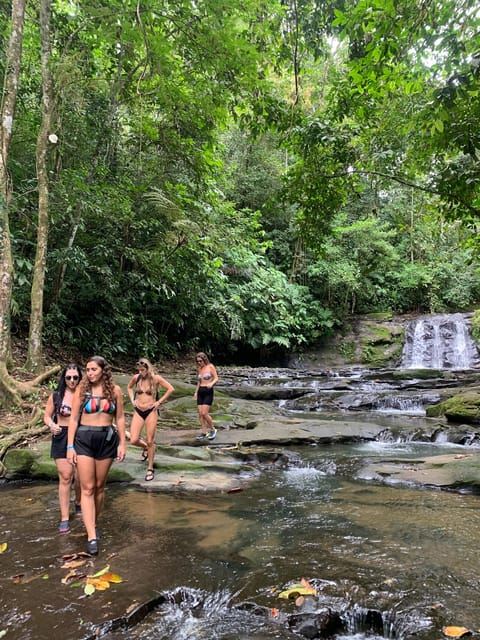 Puerto Viejo atau Cahuita: Wisata Air Terjun Tersembunyi Bribri dengan Makan Siang